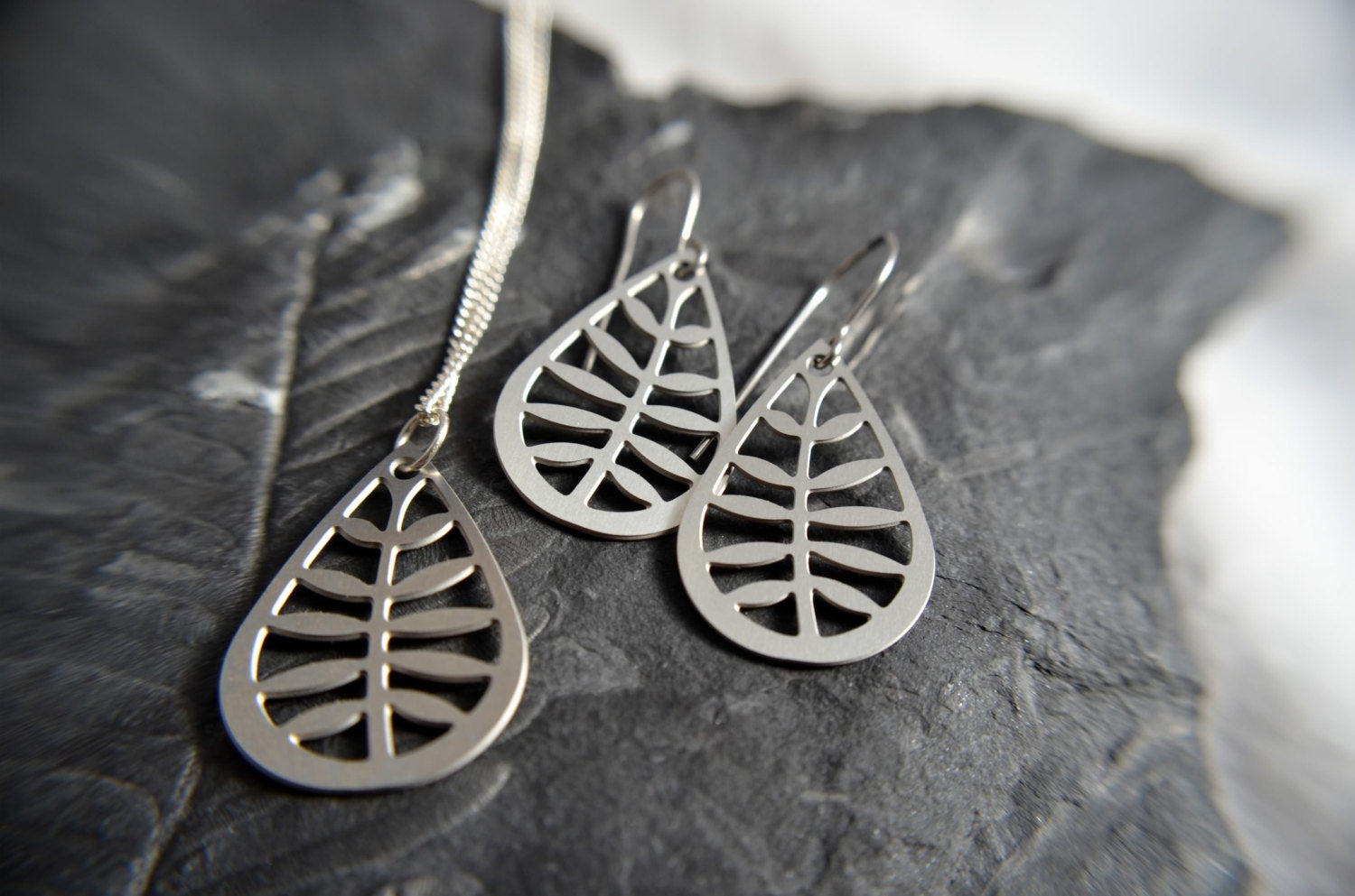 Leafy Earrings in stainless steel